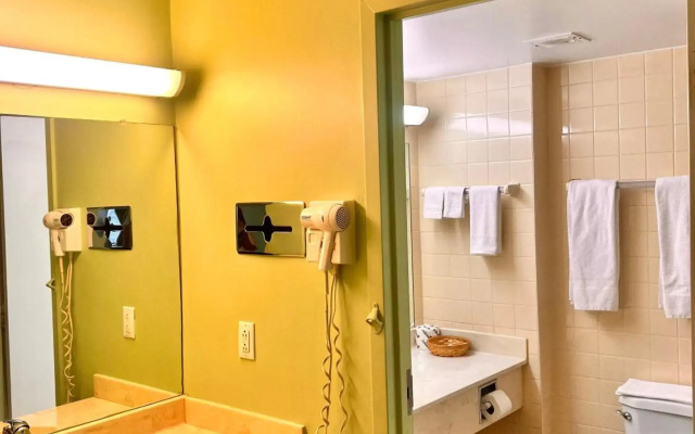 Lively Inn & Suites