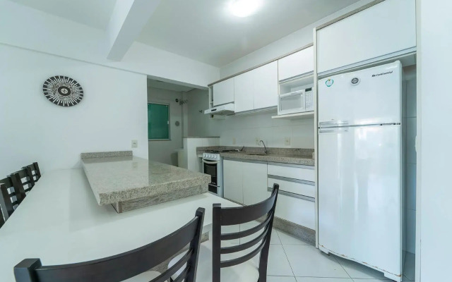 Apartamento 2 dormitórios no centro de Bombinhas