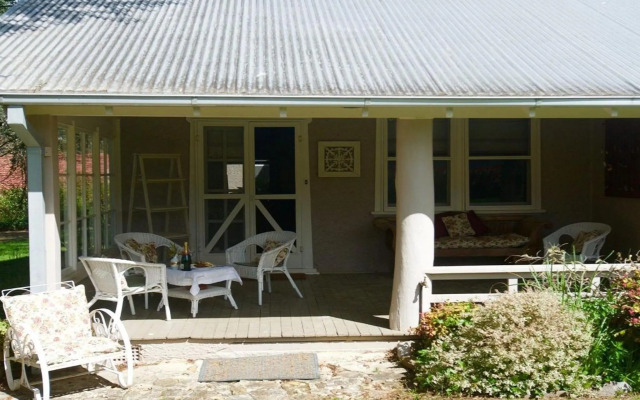 Robin Hill Manor - rambling retreat & tennis court