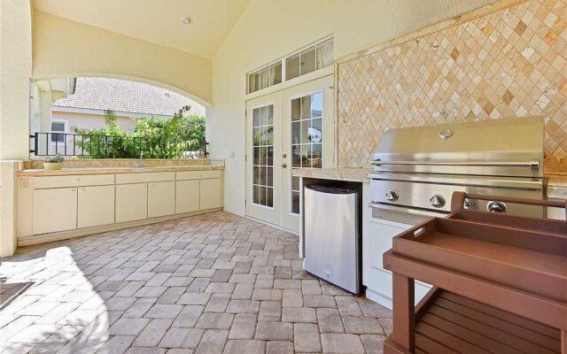Royal Swan - Three Bedroom Home