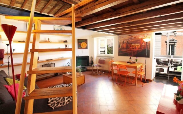 Charming Bright Penthouse in Trastevere