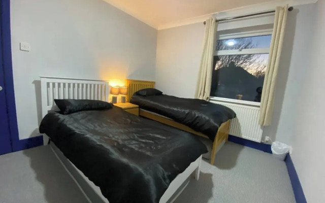 3 Room Apartment - Twins-double