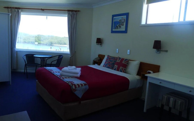 Watersedge Motel
