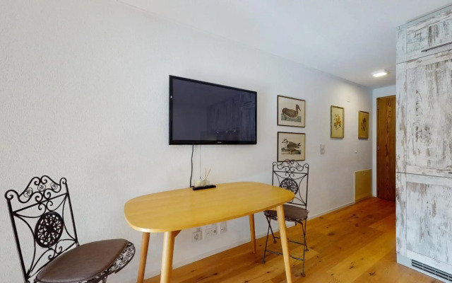 Bright studio with balcony & view to the Matterhorn