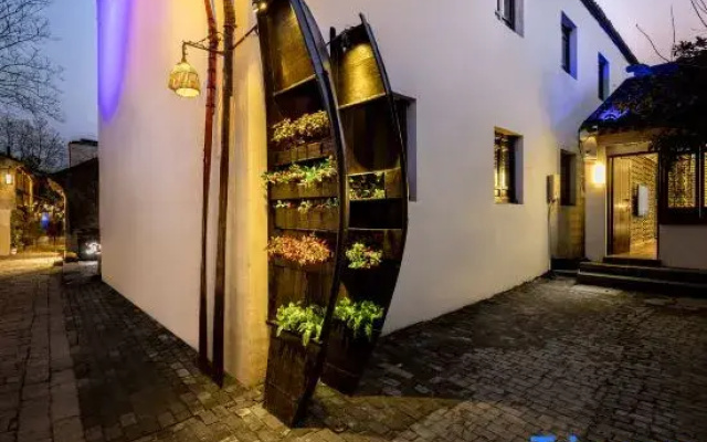 Yueyue Space Homestay (Zhouzhuang Ancient Town)