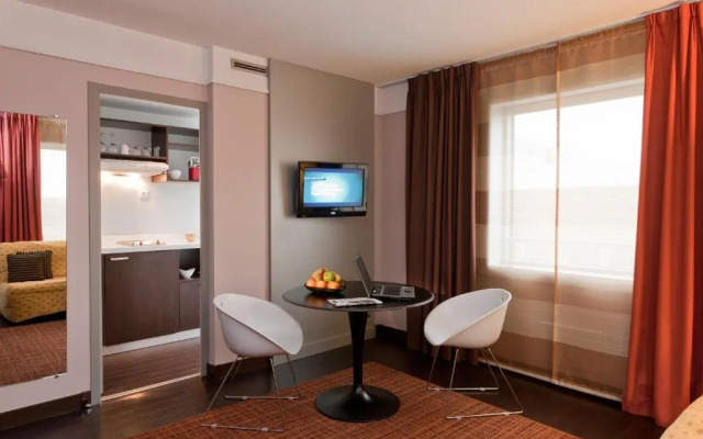 Residence Mercure Paris La Defense Grande Arche