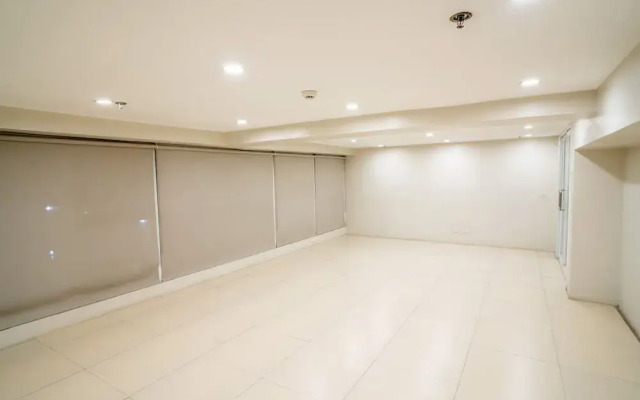 Gilmore Tower Suites By SMS Hospitality