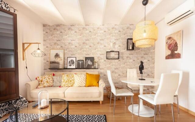 Beautiful Apartment in Abat Street by Batuecas