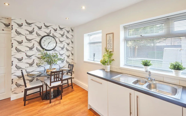 Host Stay Newsam Crescent