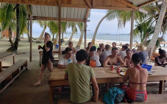 Private bedroom on paradise San Blas Island - Meals Included
