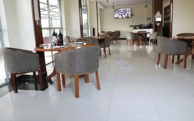 Super 8-Airport Downtown