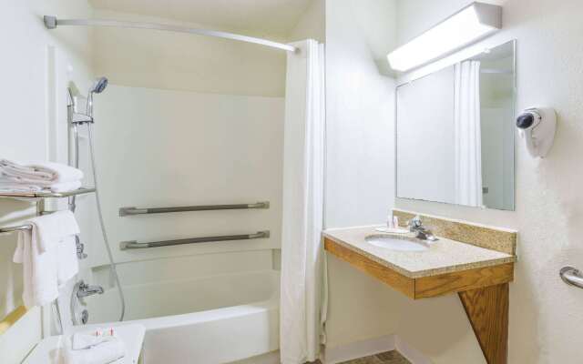 Super 8 by Wyndham East Stroudsburg/Poconos