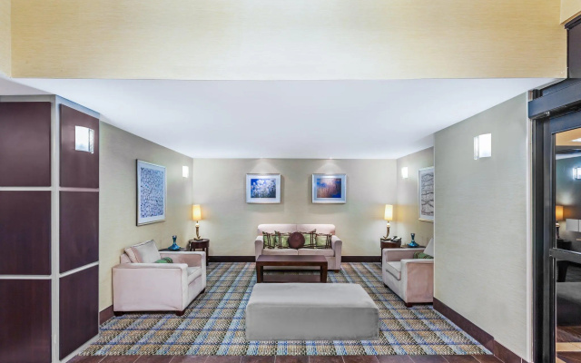 Holiday Inn Express Hotel & Suites BEAUMONT NW by IHG