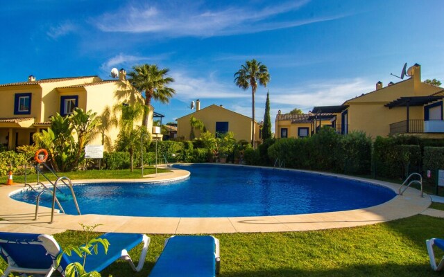 OleHolidays Azalea Playa junto a Puerto Banús