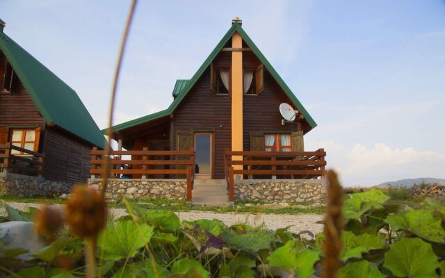 2 Bedroom Holiday Chalet With Views + Log Fire in Zabljak, Montenegro from 97$, photos, reviews - zenhotels.com hotel front