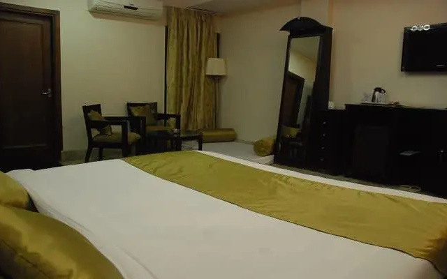 Hotel The Grand Raj – Guest Rooms – Kangra