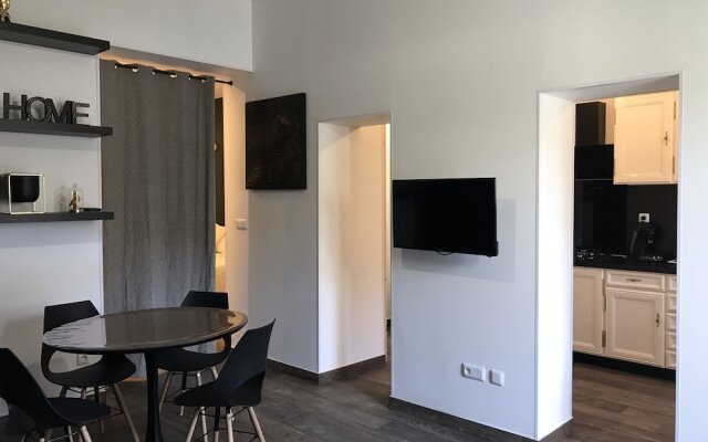 Elegant apartment with private garden