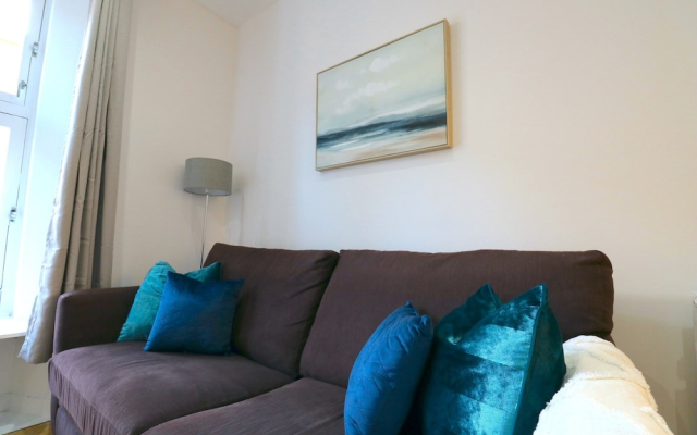 Comfortable Apartment in West End