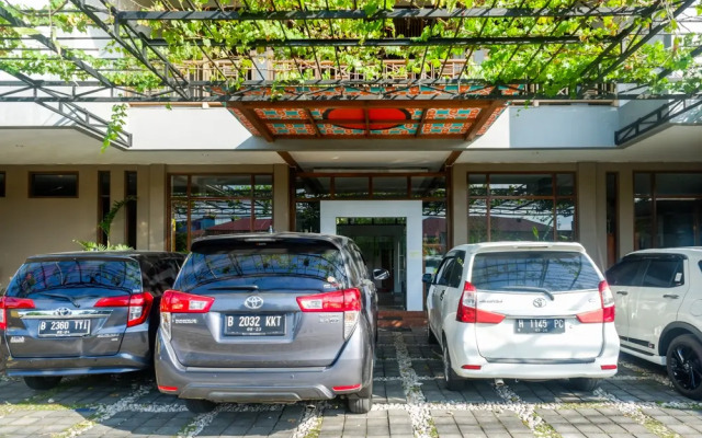 Urbanview Hotel Blok O International by RedDoorz