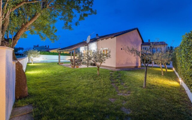 Nice Home in Valbandon With Wifi and 2 Bedrooms