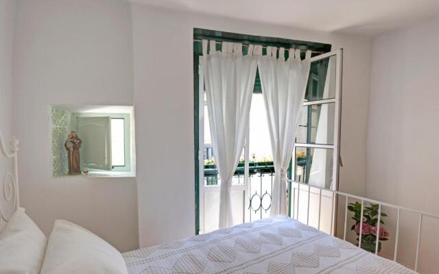 Stay local in Alfama! Alice central home, near river