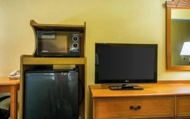 Franklin Inn & Suites