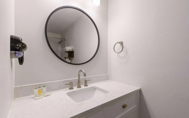 Ramada by Wyndham Studio Suites Dothan