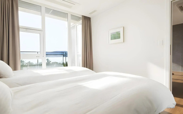 Phoenix Island Ocean Star Resort