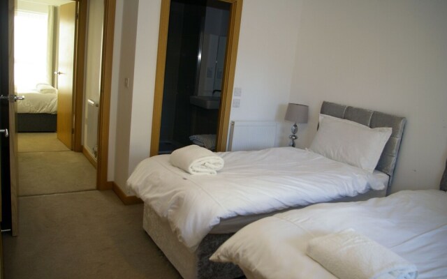 Ramsey Lodge 2-Bedroom Flat