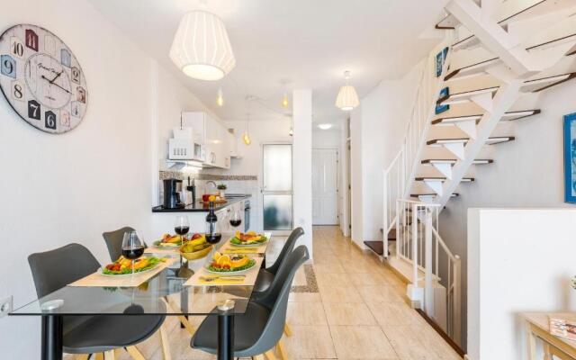 1314 FABULOUS 2 BEDROOM Accommodation ROOF TERRACE