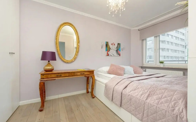 Central Warsaw Apartment by Renters