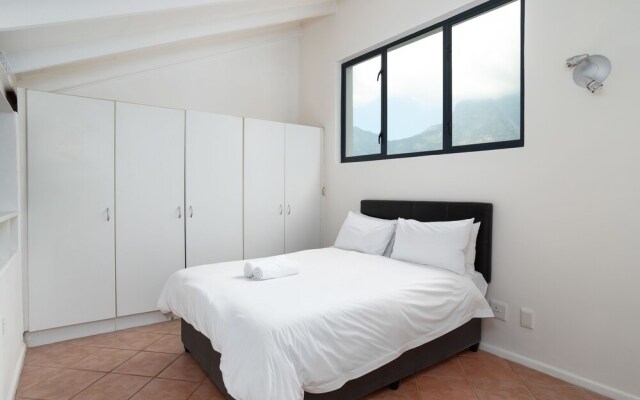 Courtyard on Higgo 6