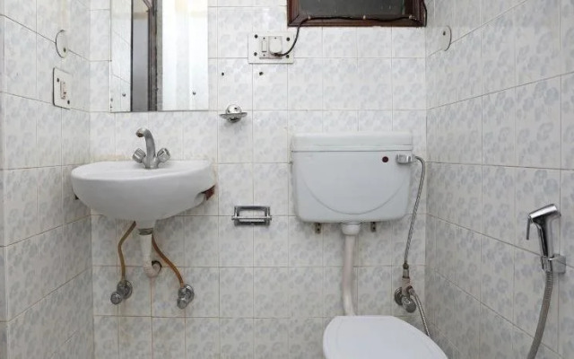 OYO 24421 Classic Hotel