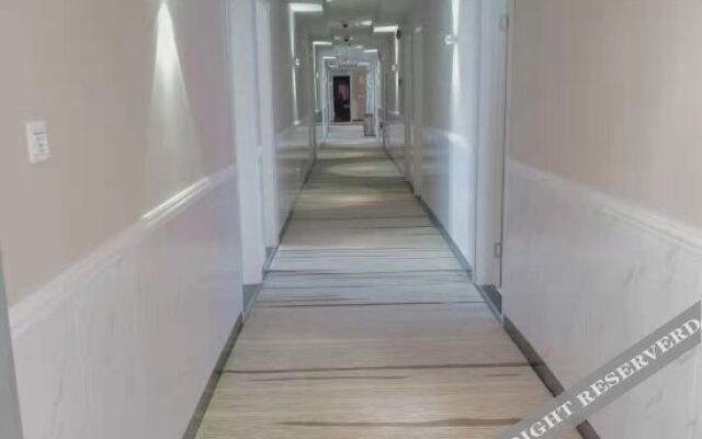 100 Inn Liangpin Hotel (Shanghai Fengxian Situan)