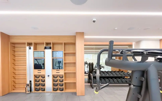 Luxury Beachfront 1BR on Palm Jumeirah & Balcony