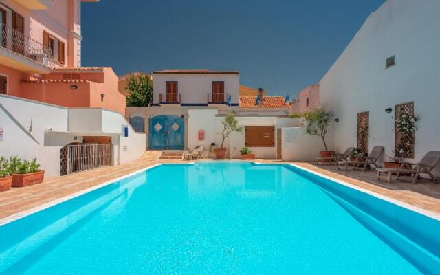 Cristal Blu Mono 3 With Shared Pool