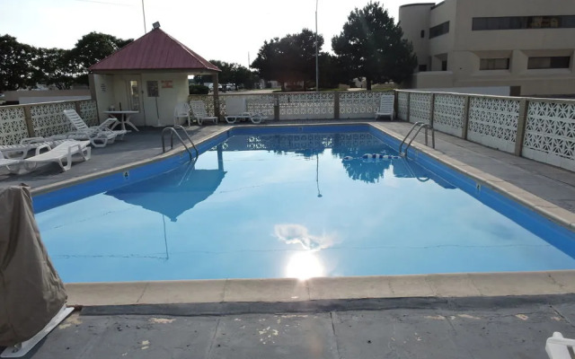 Budget Host Hutchinson