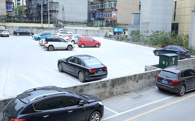 Hi Inn Nanchang Bayi Square Metro Station