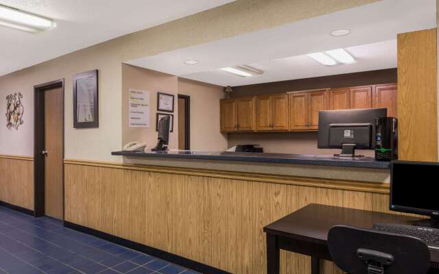 Super 8 by Wyndham Potosi