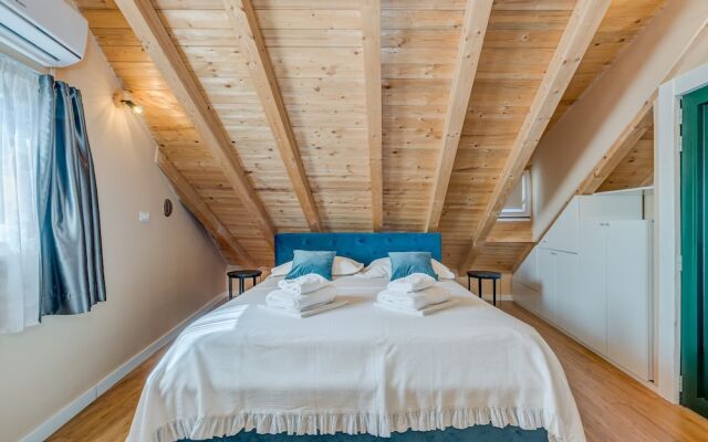 Apt With Terrace and sea View, in Heart of Split
