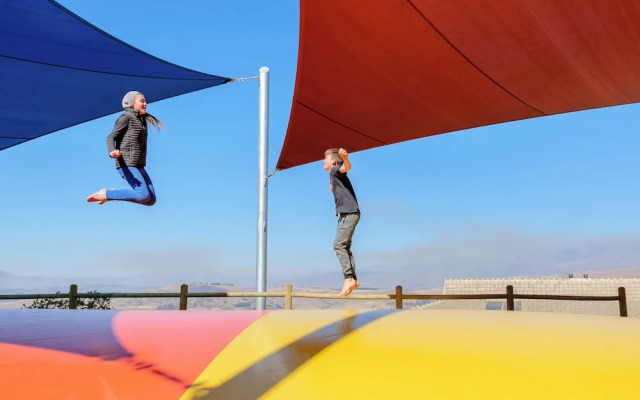 Cayley Mountain Resort