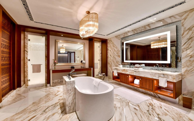 Royal Saray Resort