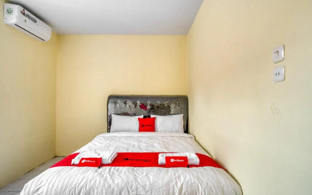 RedDoorz Plus near RSUD Dr. Pirngadi Medan 2