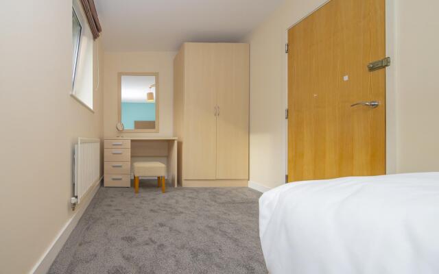 SLEEP 8  Morden 4bed TOWNHOUSE NEXT TO BRIGHTON STATION