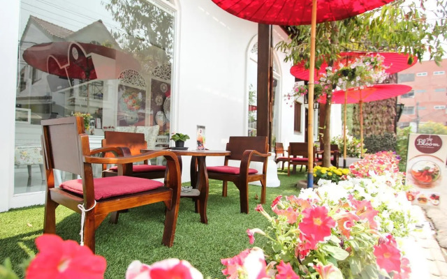 Ratchiangsaen Flora House