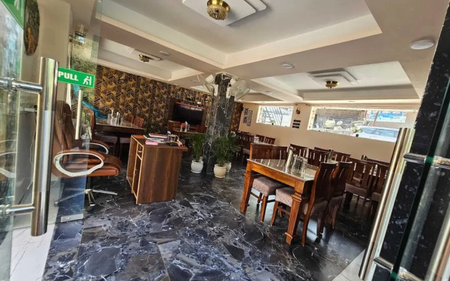 Hotel Necklace Moon Restaurants