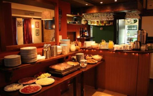 ★ Stylish & Cozy Studios in Valentina Heights Boutique Hotel ★