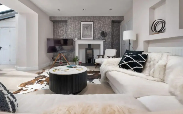 Rosemount X3 Bed Townehouse With Hot Tub