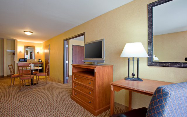 Holiday Inn Express and Suites Ontario Airport by IHG