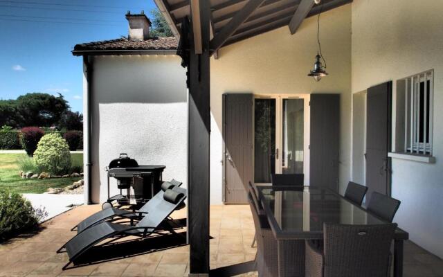 La Villa a Chateau Franc-Daut Sleeps 6